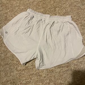 White lululemon hotty hot shorts 4”